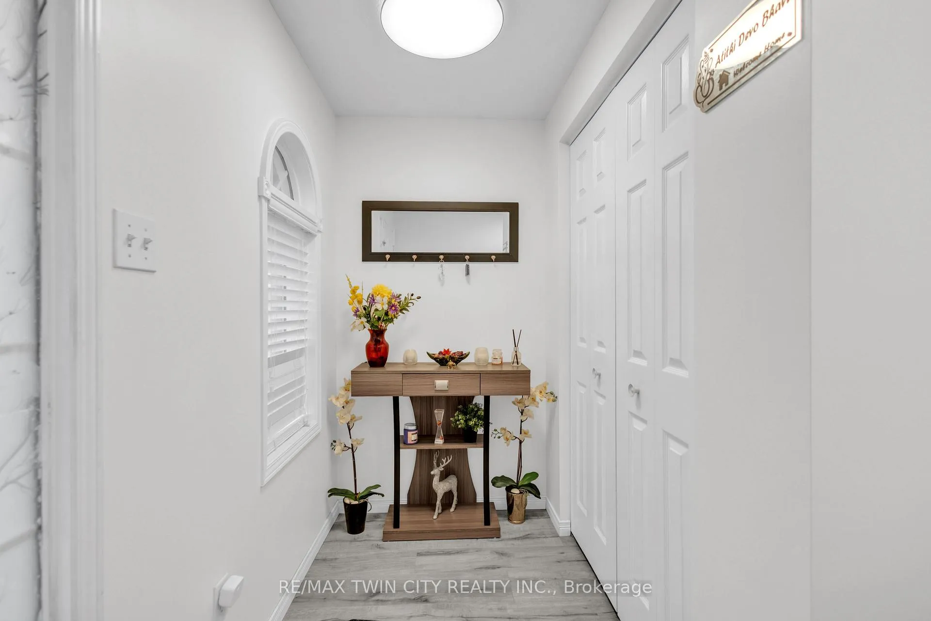 Photo 2 of 9 Bush Clover Crescent, Kitchener — HOMEH