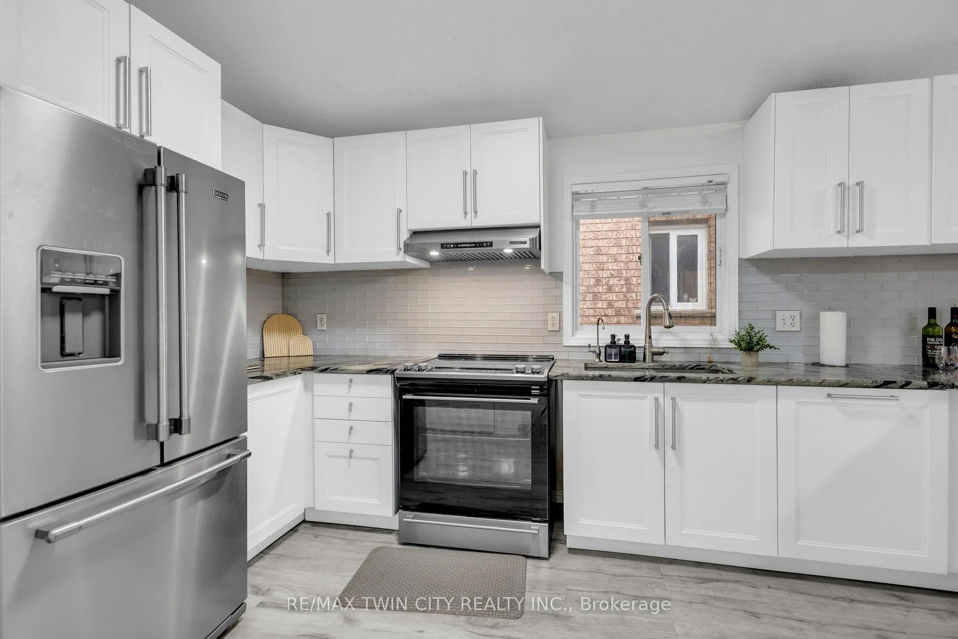 Photo 4 of 9 Bush Clover Crescent, Kitchener — HOMEH