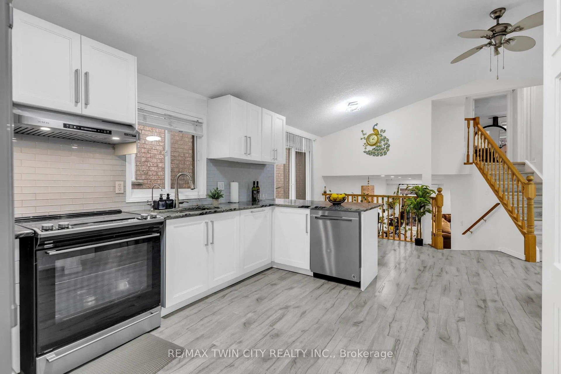 Photo 5 of 9 Bush Clover Crescent, Kitchener — HOMEH