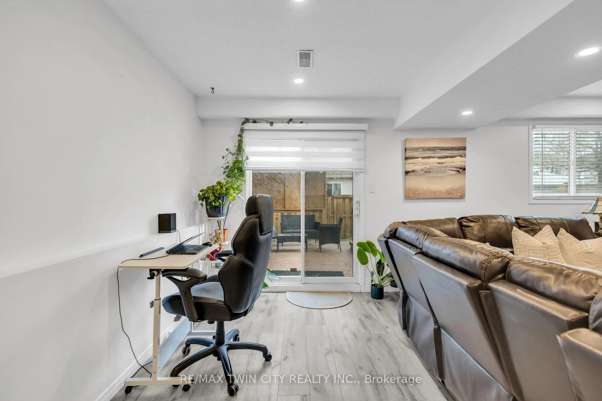 Photo 15 of 9 Bush Clover Crescent, Kitchener — HOMEH