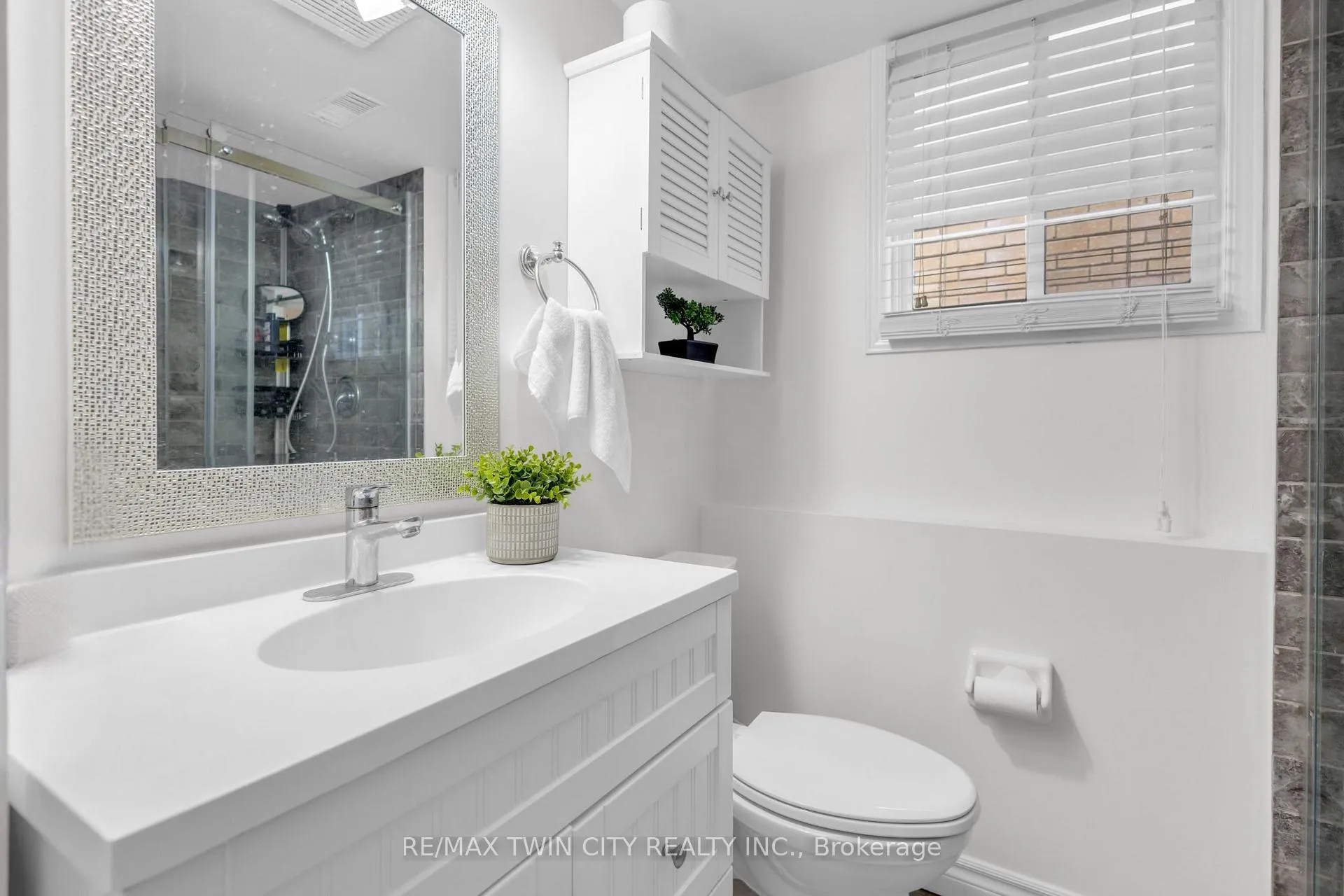 Photo 17 of 9 Bush Clover Crescent, Kitchener — HOMEH