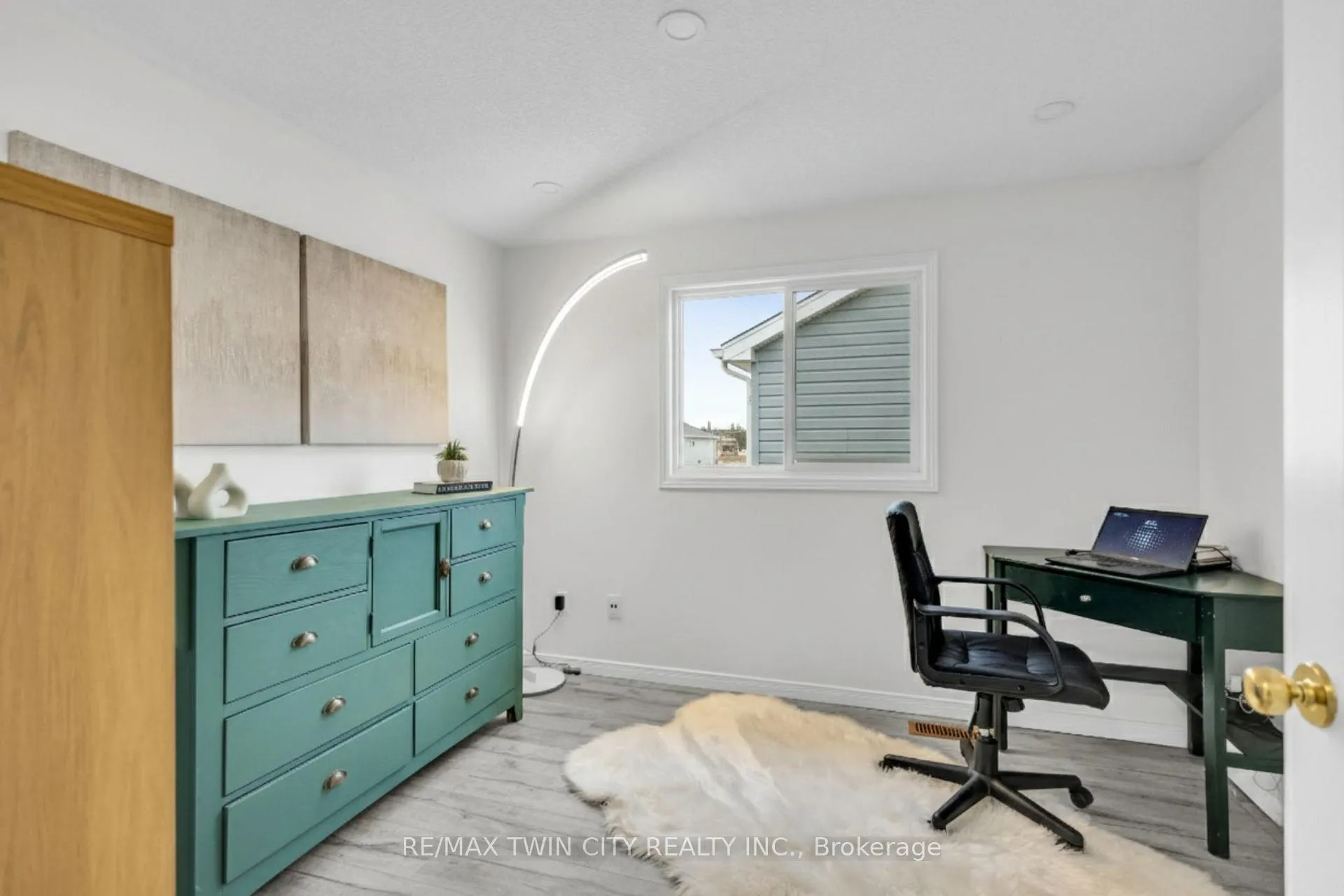 Photo 24 of 9 Bush Clover Crescent, Kitchener — HOMEH