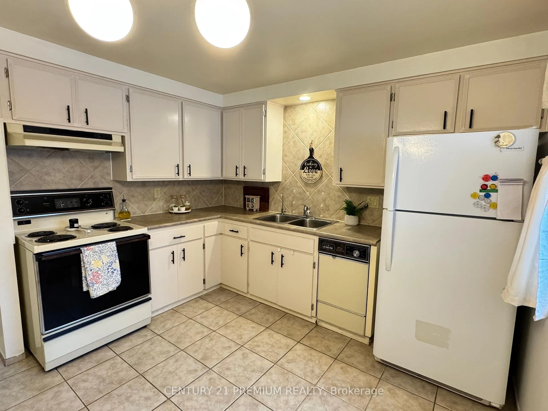 Photo 9 of Unit 3, 23 Flint Drive, Kitchener — HOMEH