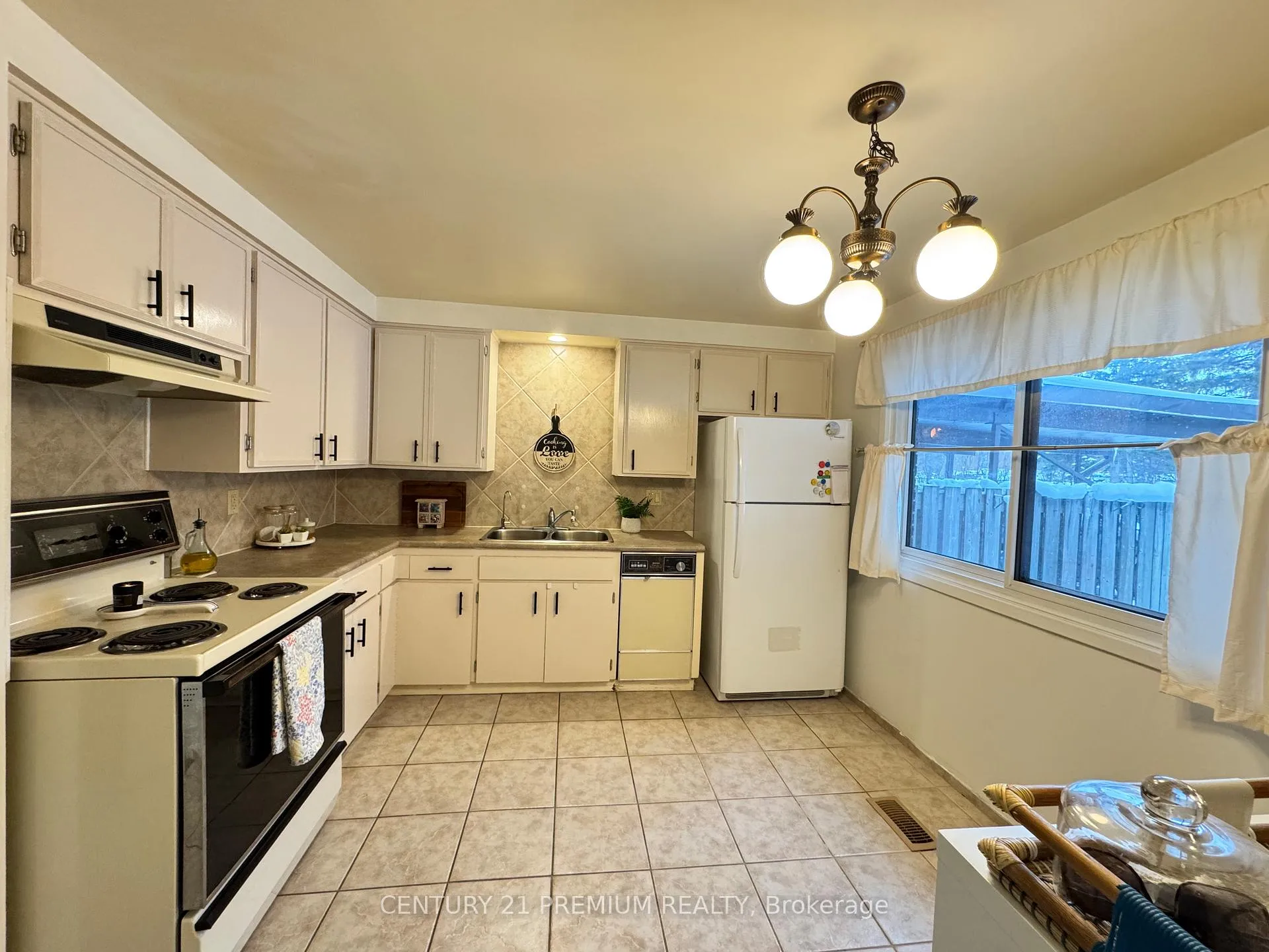 Photo 10 of Unit 3, 23 Flint Drive, Kitchener — HOMEH