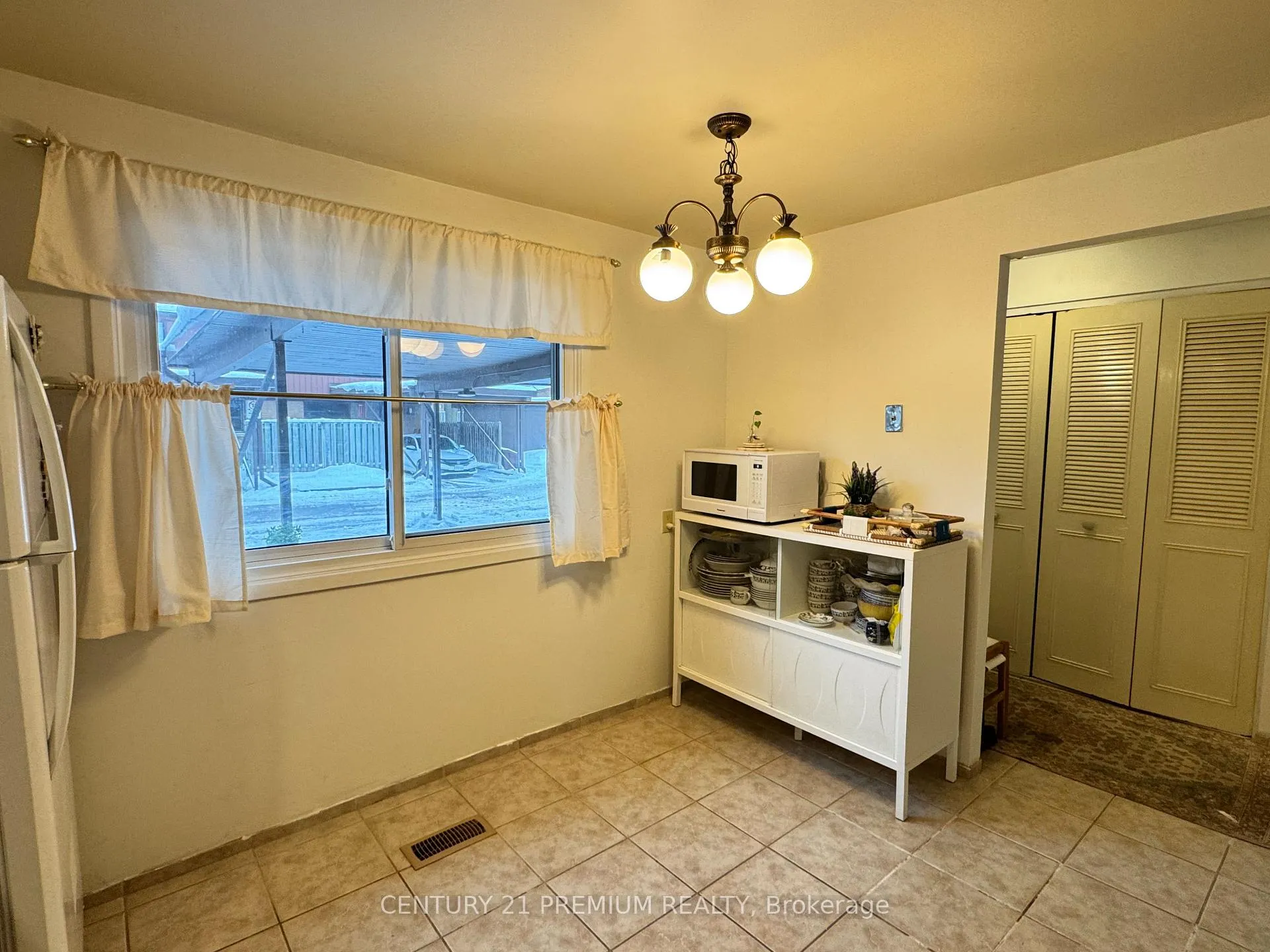 Photo 11 of Unit 3, 23 Flint Drive, Kitchener — HOMEH
