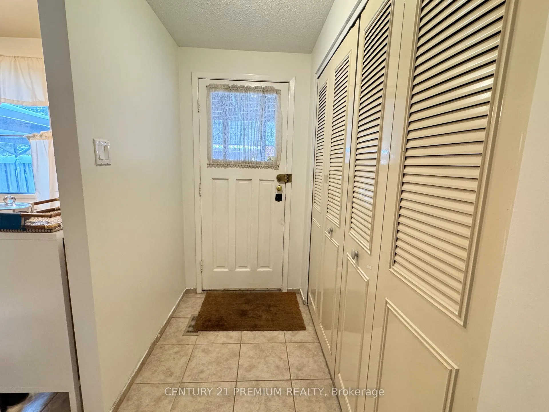 Photo 12 of Unit 3, 23 Flint Drive, Kitchener — HOMEH
