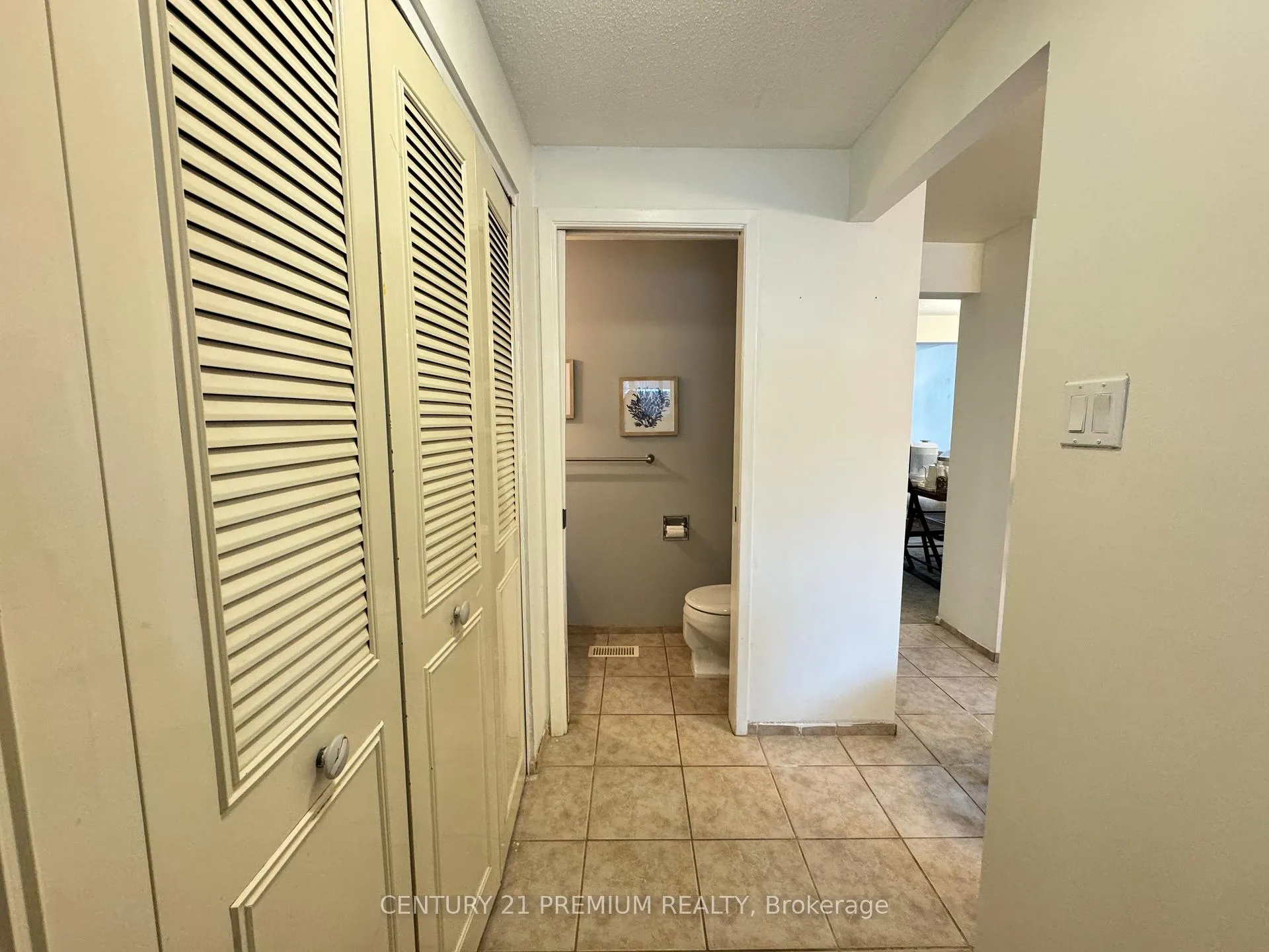 Photo 13 of Unit 3, 23 Flint Drive, Kitchener — HOMEH