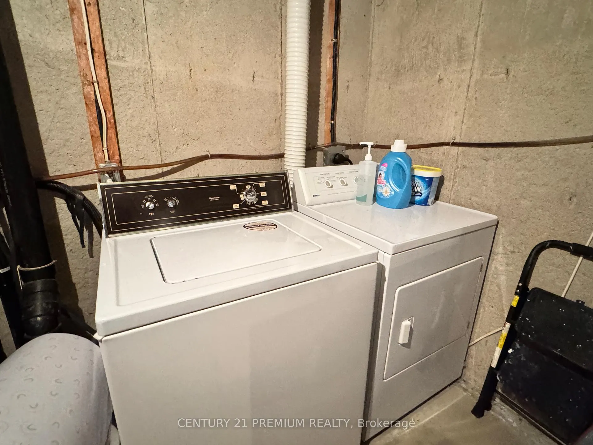Photo 35 of Unit 3, 23 Flint Drive, Kitchener — HOMEH