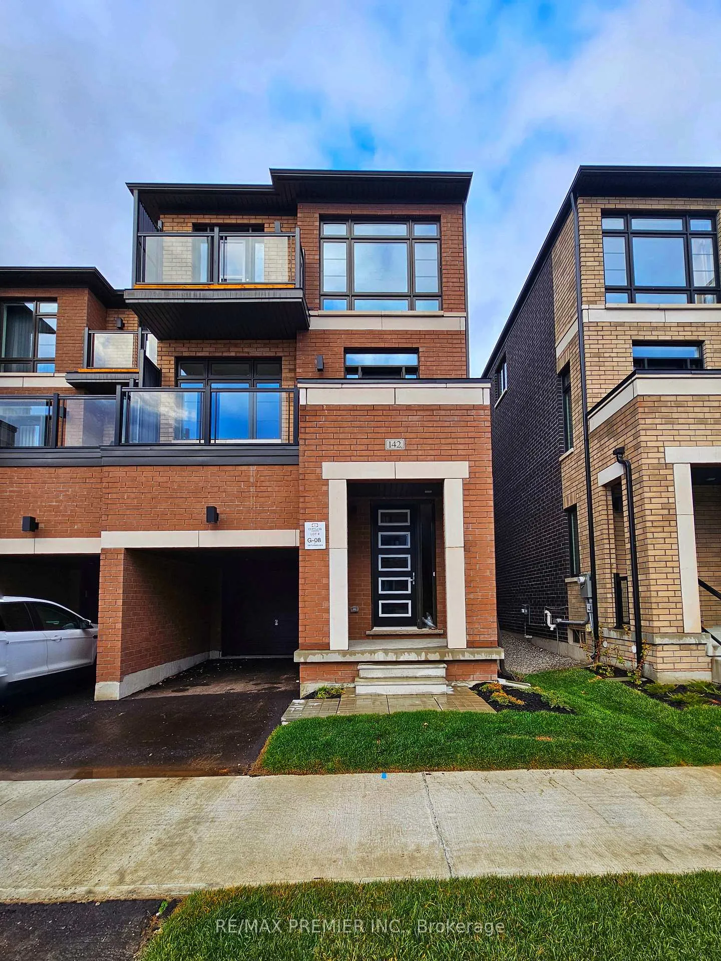 Front of 142 Turnberry Lane