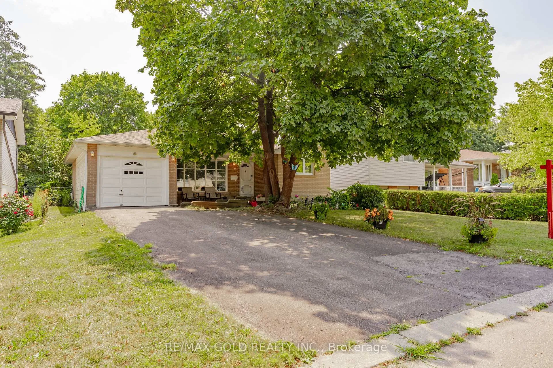 Photo 1 of 16 Drury Crescent, Brampton, Southgate — HOMEH