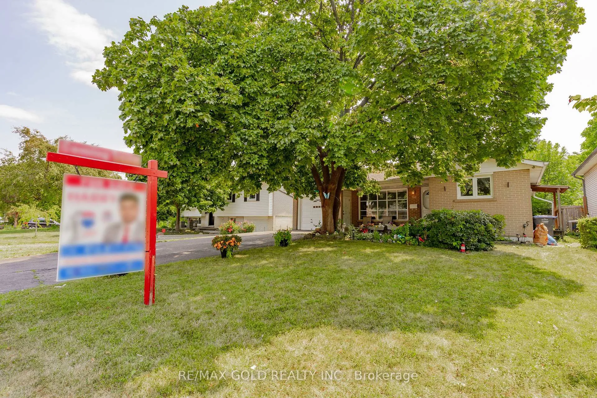 Photo 4 of 16 Drury Crescent, Brampton, Southgate — HOMEH