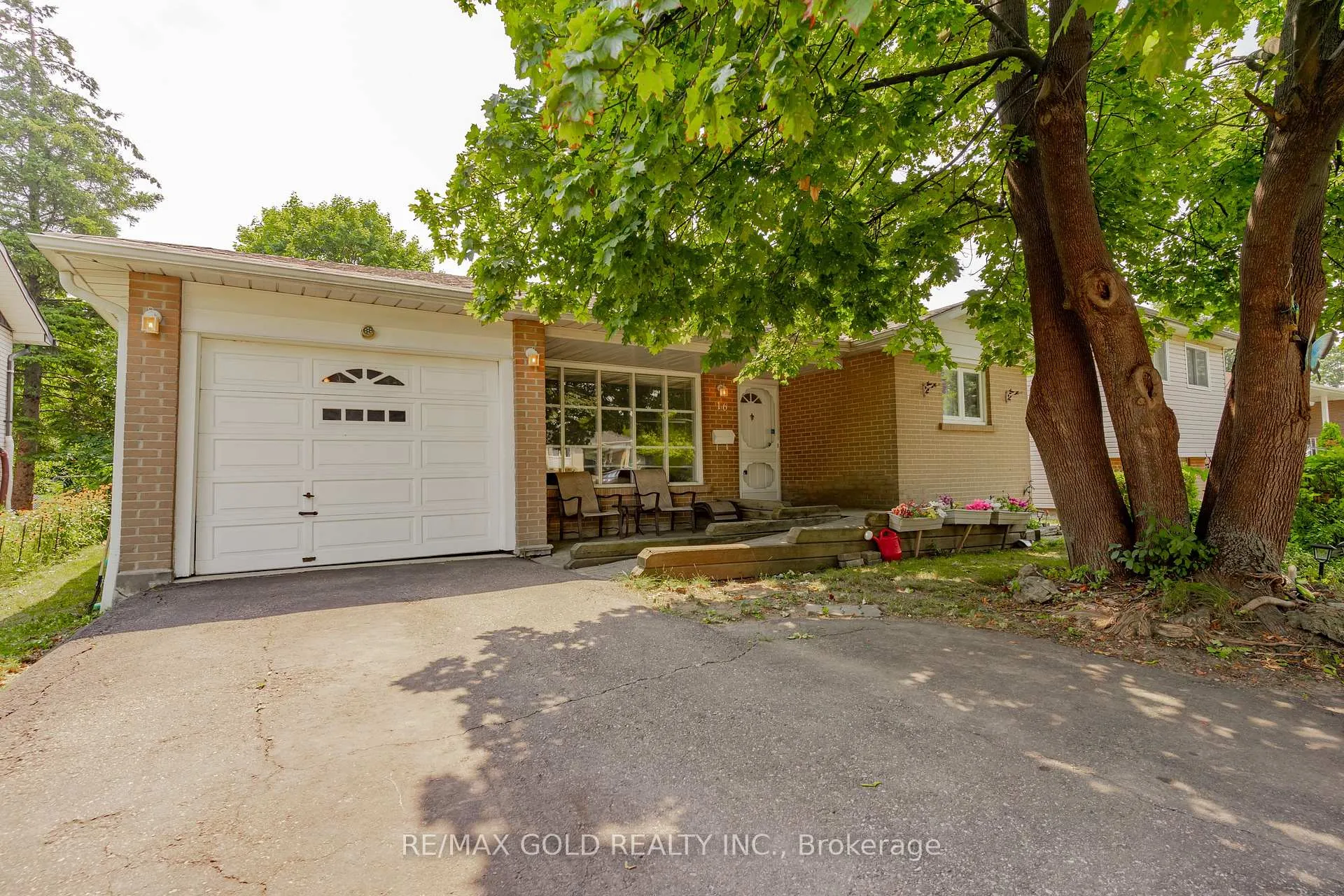 Photo 6 of 16 Drury Crescent, Brampton, Southgate — HOMEH