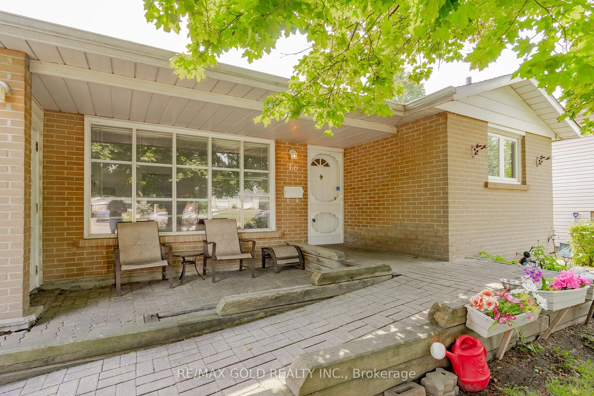 Photo 7 of 16 Drury Crescent, Brampton, Southgate — HOMEH