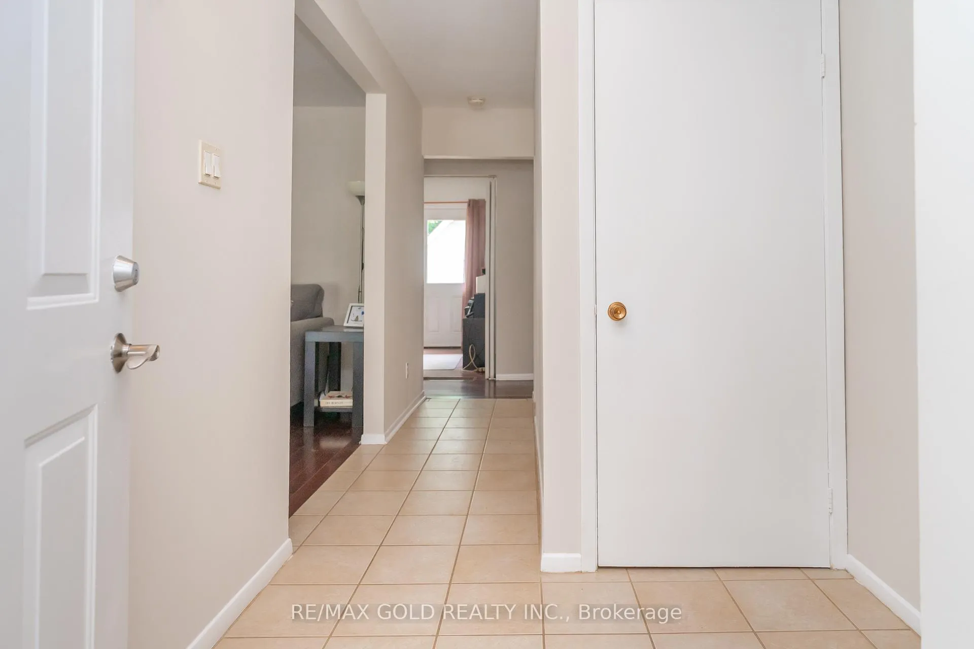 Photo 9 of 16 Drury Crescent, Brampton, Southgate — HOMEH