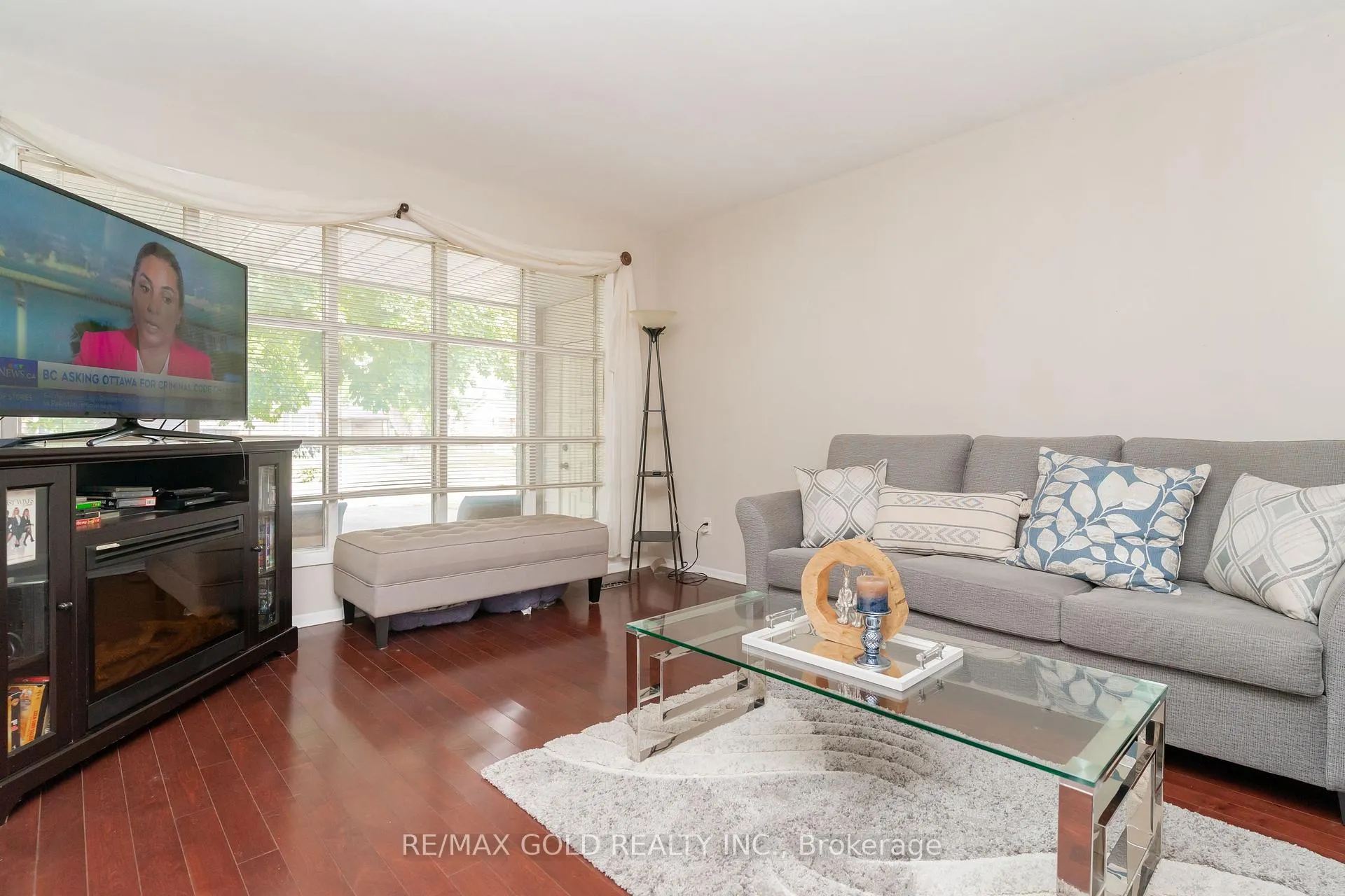 Photo 11 of 16 Drury Crescent, Brampton, Southgate — HOMEH