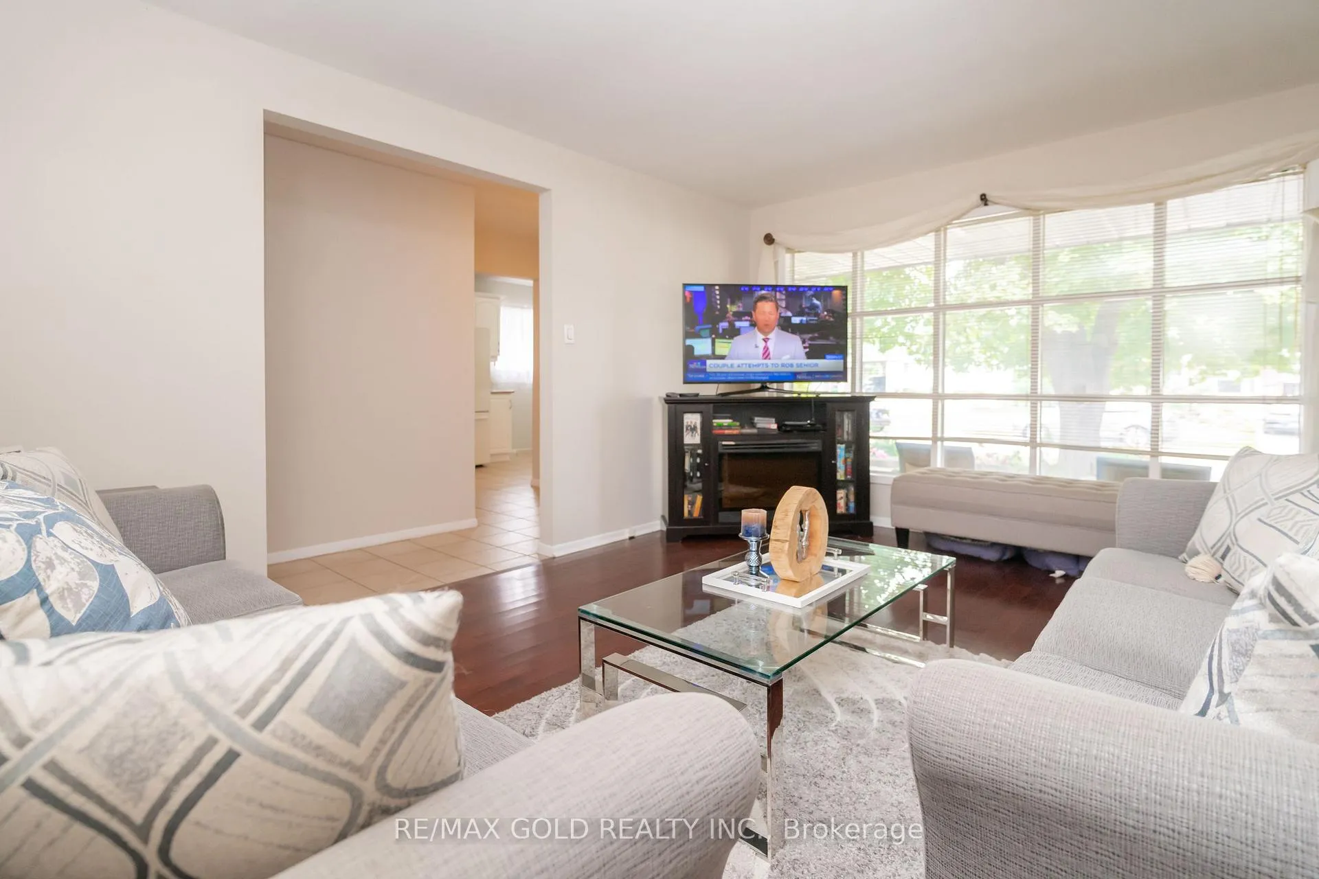 Photo 12 of 16 Drury Crescent, Brampton, Southgate — HOMEH