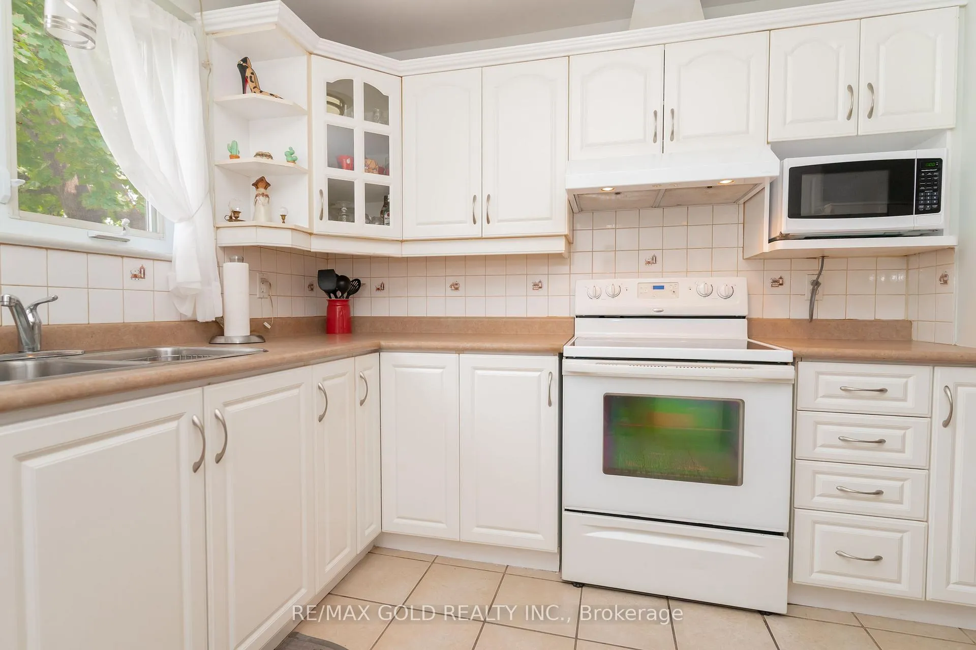 Photo 17 of 16 Drury Crescent, Brampton, Southgate — HOMEH
