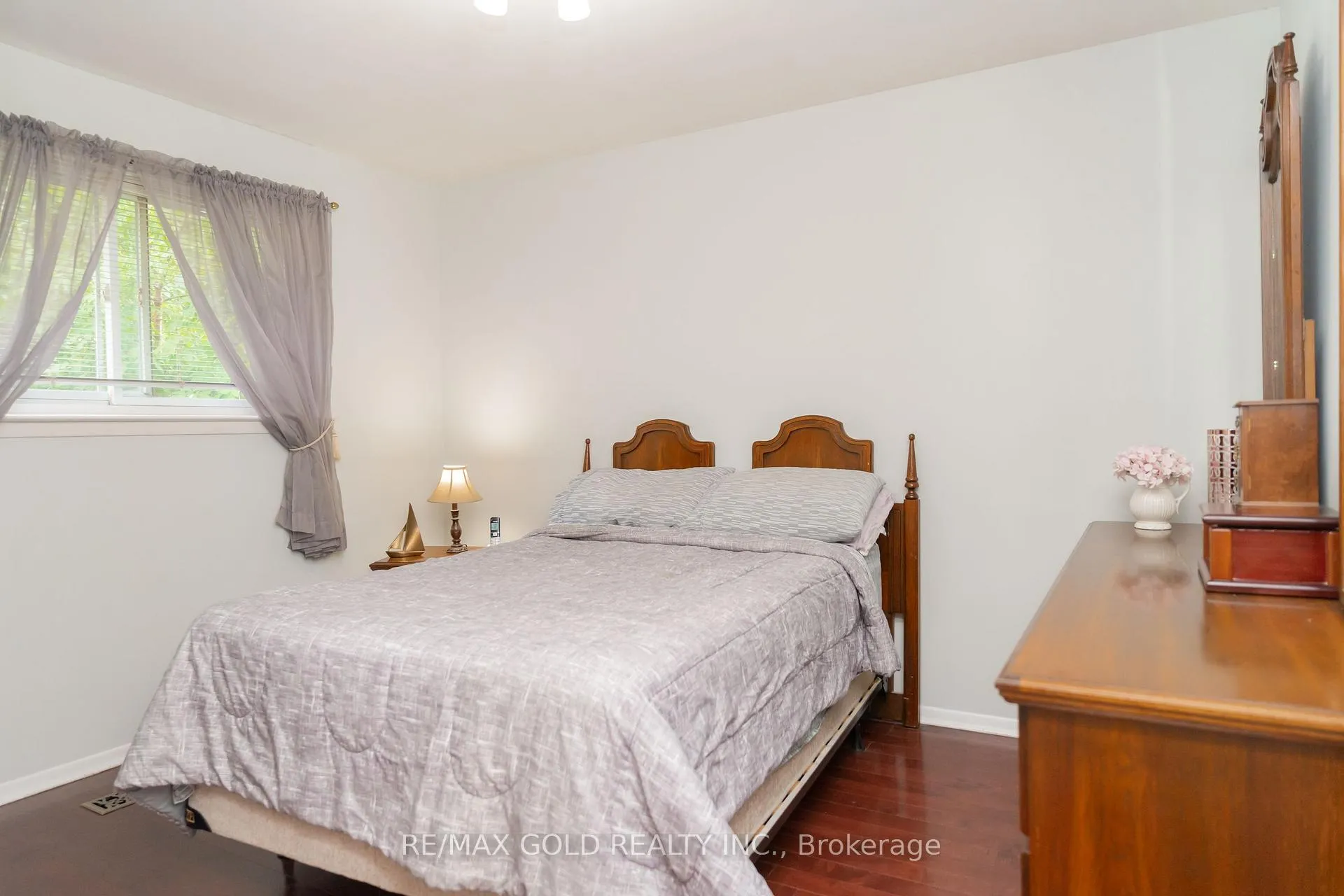 Photo 21 of 16 Drury Crescent, Brampton, Southgate — HOMEH