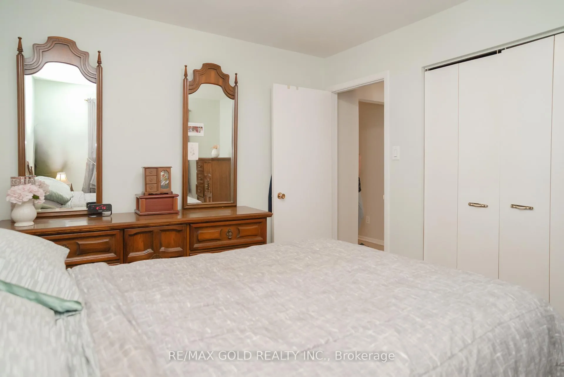 Photo 22 of 16 Drury Crescent, Brampton, Southgate — HOMEH