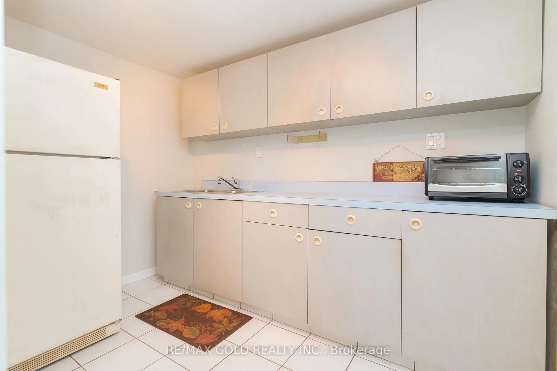 Photo 36 of 16 Drury Crescent, Brampton, Southgate — HOMEH