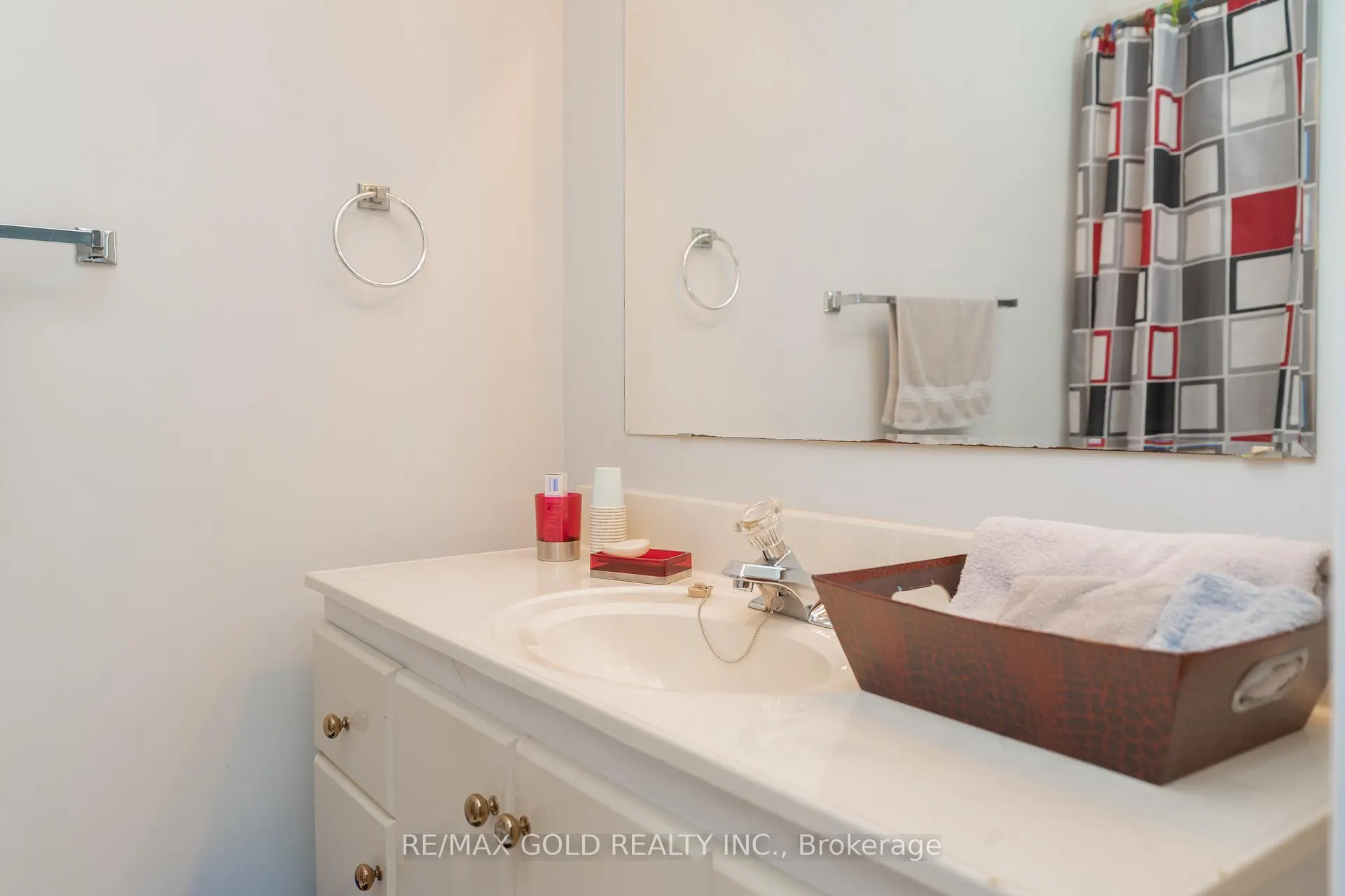 Photo 37 of 16 Drury Crescent, Brampton, Southgate — HOMEH