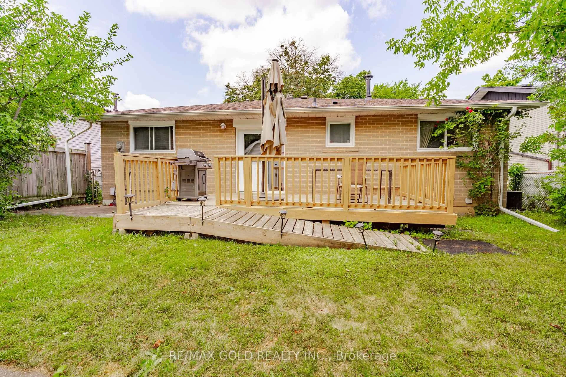 Photo 41 of 16 Drury Crescent, Brampton, Southgate — HOMEH