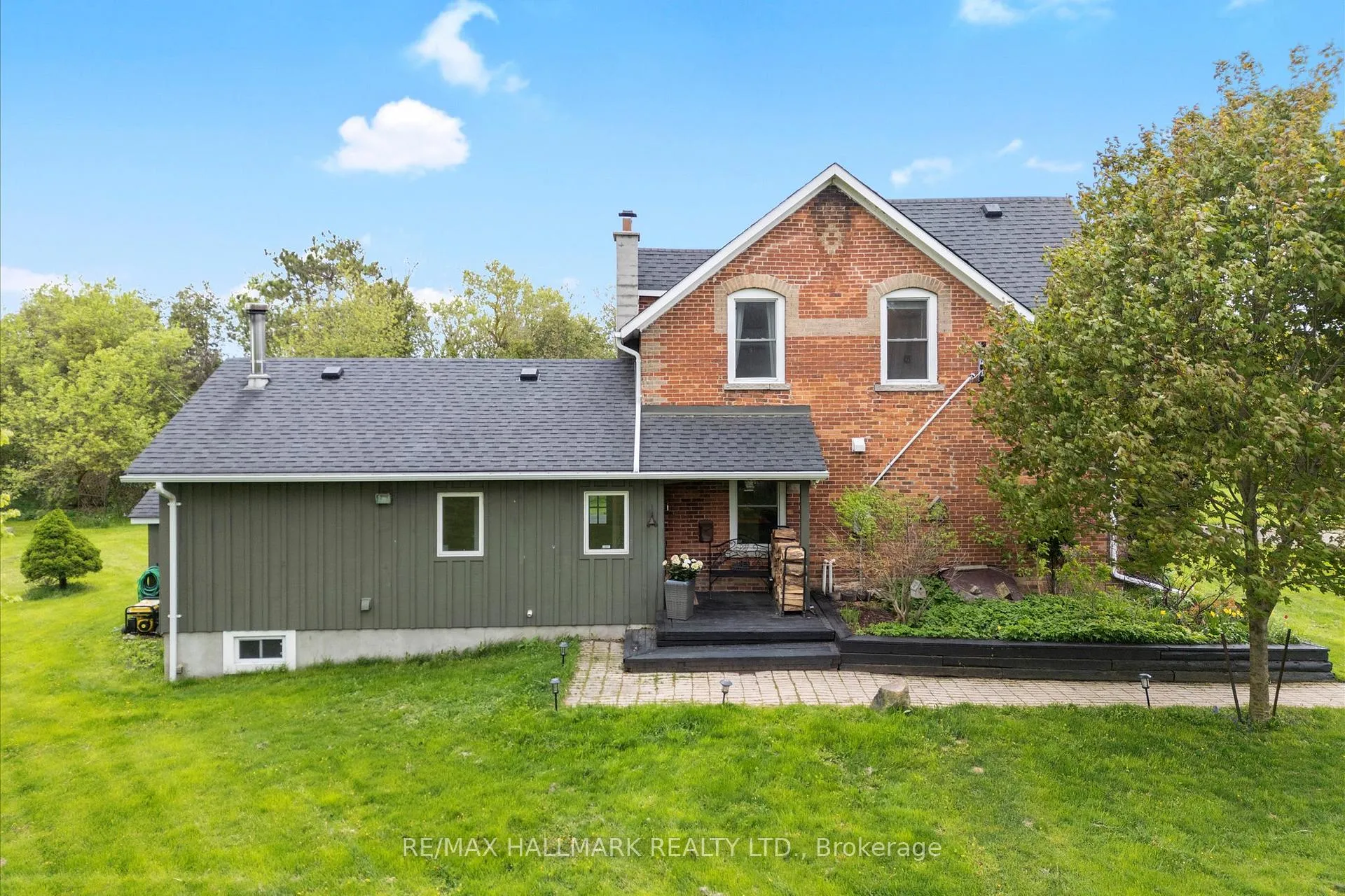 Front of 473395 County Road 11