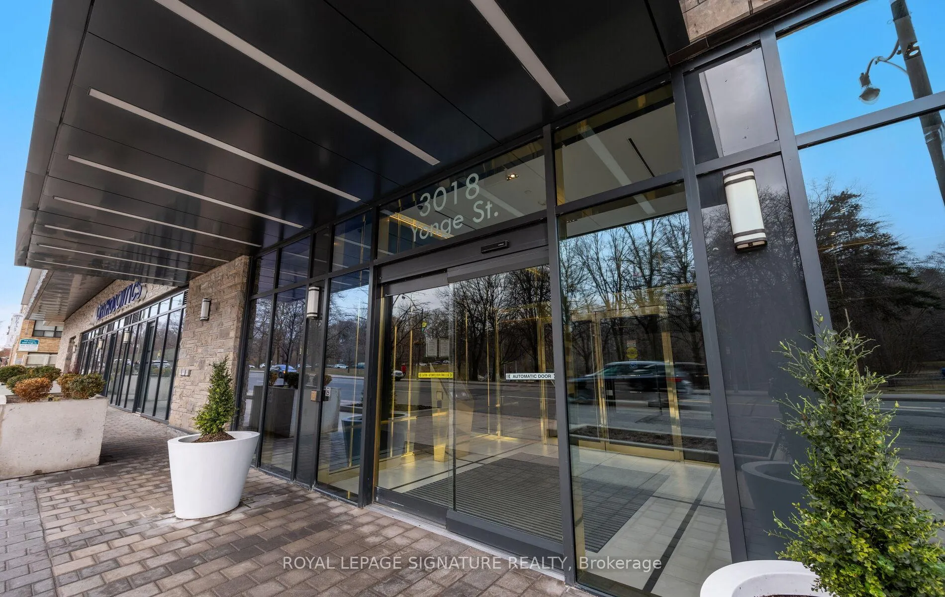 Photo 2 of Unit 804, 3018 Yonge Street, Toronto, Lawrence Park South — HOMEH