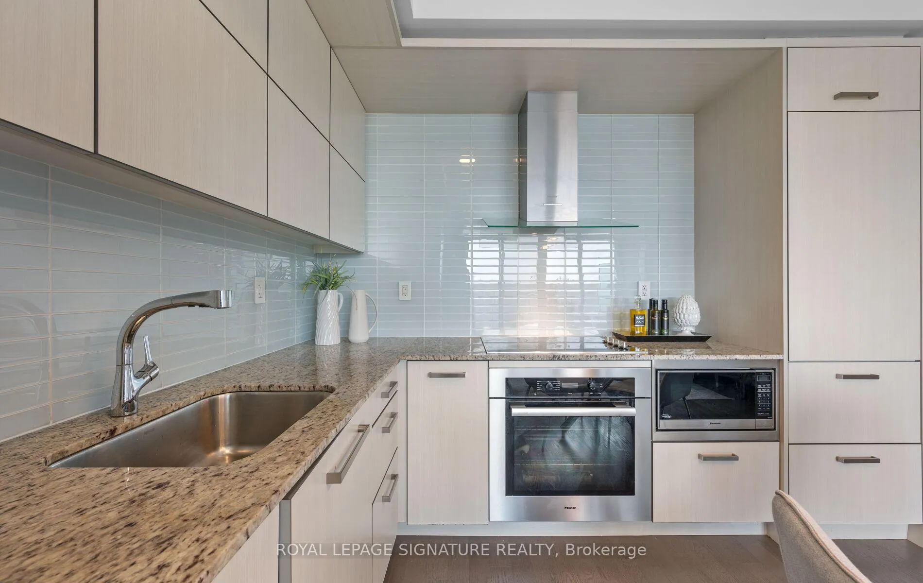 Photo 16 of Unit 804, 3018 Yonge Street, Toronto, Lawrence Park South — HOMEH
