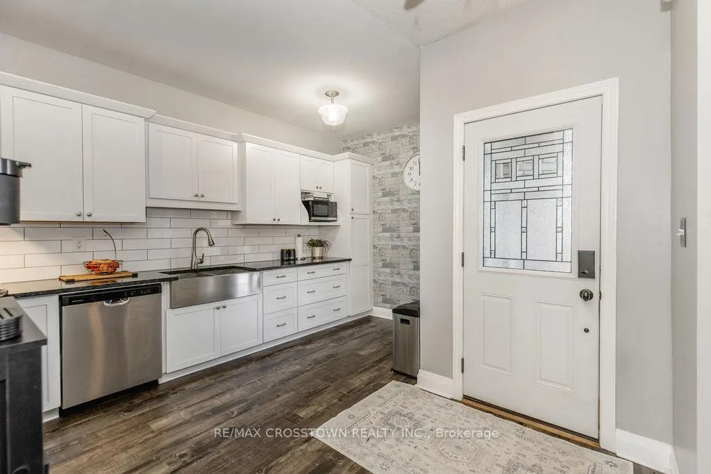 Photo 3 of 9 Aikens Crescent, Barrie, Holly — HOMEH