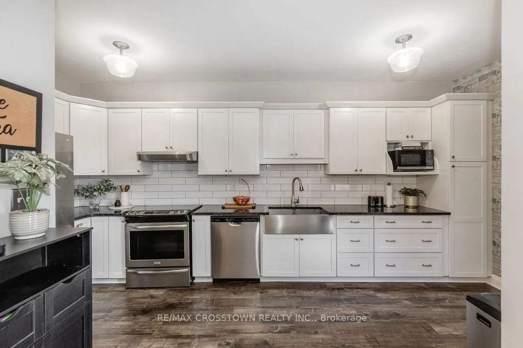 Photo 4 of 9 Aikens Crescent, Barrie, Holly — HOMEH