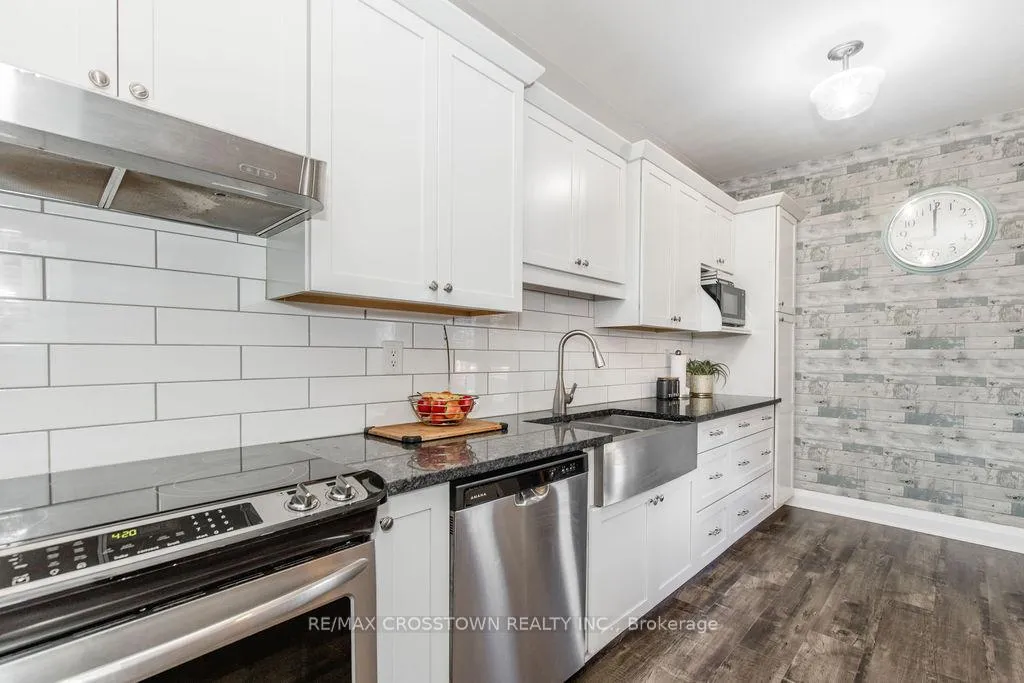 Photo 8 of 9 Aikens Crescent, Barrie, Holly — HOMEH