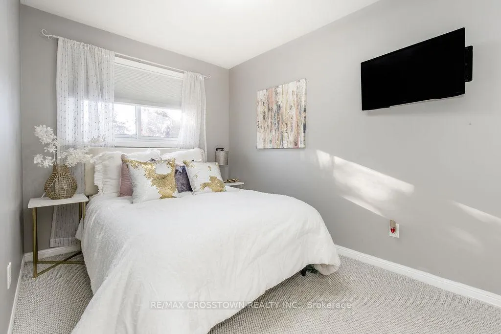 Photo 21 of 9 Aikens Crescent, Barrie, Holly — HOMEH