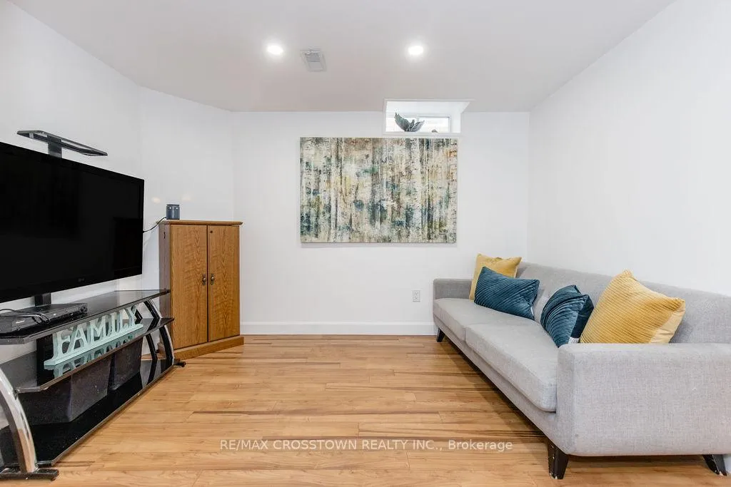 Photo 33 of 9 Aikens Crescent, Barrie, Holly — HOMEH