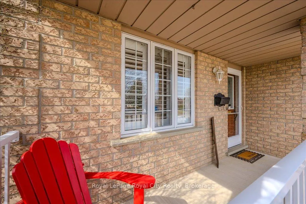 Photo 5 of 97 Thornhill Drive, Guelph, Willow West/Sugarbush/West Acres — HOMEH