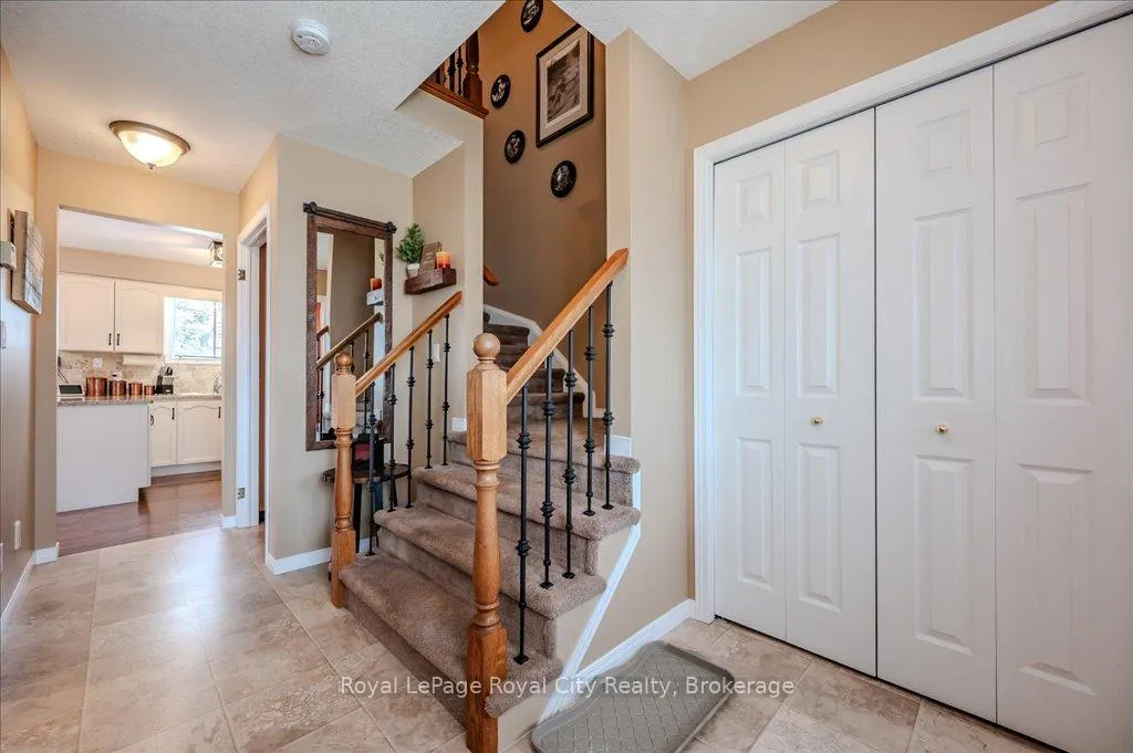 Photo 7 of 97 Thornhill Drive, Guelph, Willow West/Sugarbush/West Acres — HOMEH