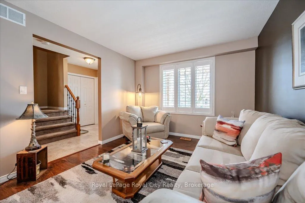 Photo 10 of 97 Thornhill Drive, Guelph, Willow West/Sugarbush/West Acres — HOMEH