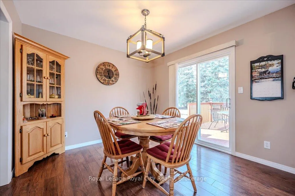 Photo 14 of 97 Thornhill Drive, Guelph, Willow West/Sugarbush/West Acres — HOMEH