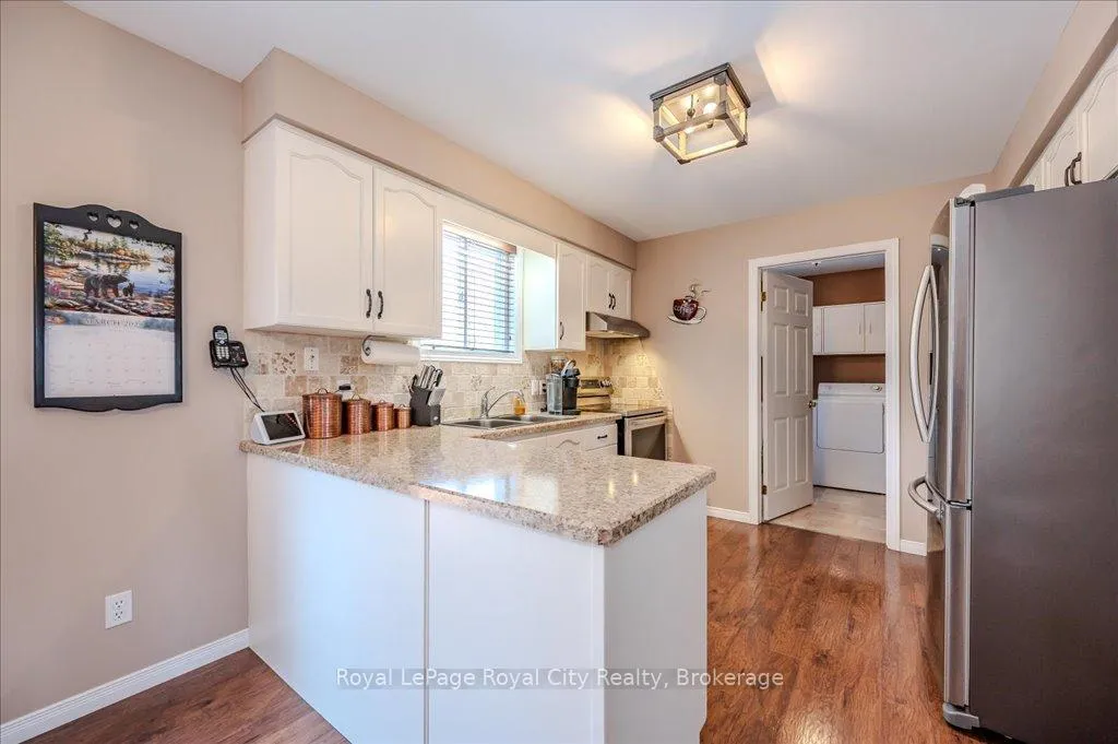 Photo 16 of 97 Thornhill Drive, Guelph, Willow West/Sugarbush/West Acres — HOMEH