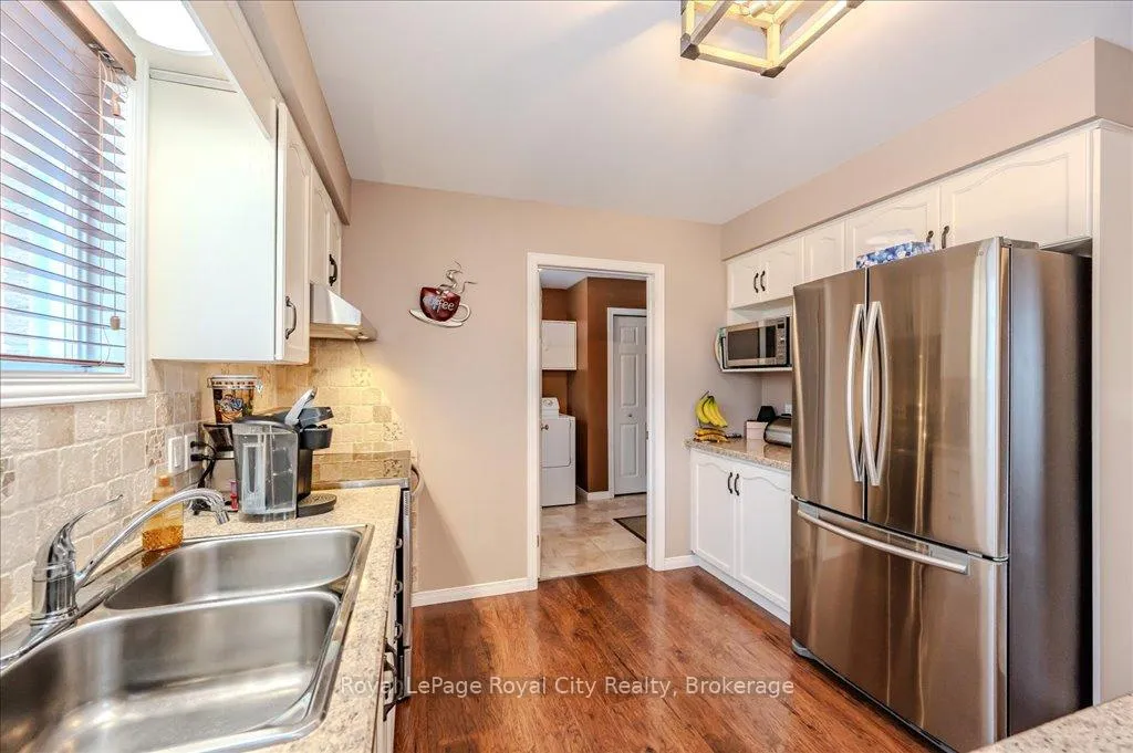 Photo 17 of 97 Thornhill Drive, Guelph, Willow West/Sugarbush/West Acres — HOMEH
