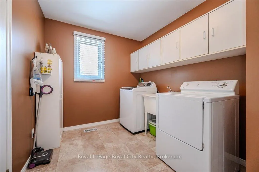 Photo 20 of 97 Thornhill Drive, Guelph, Willow West/Sugarbush/West Acres — HOMEH