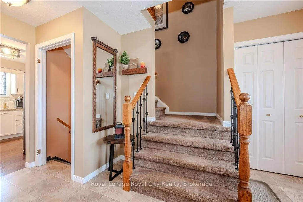 Photo 21 of 97 Thornhill Drive, Guelph, Willow West/Sugarbush/West Acres — HOMEH