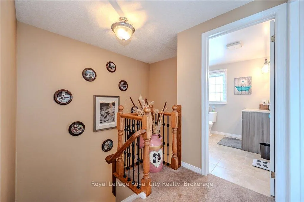 Photo 22 of 97 Thornhill Drive, Guelph, Willow West/Sugarbush/West Acres — HOMEH
