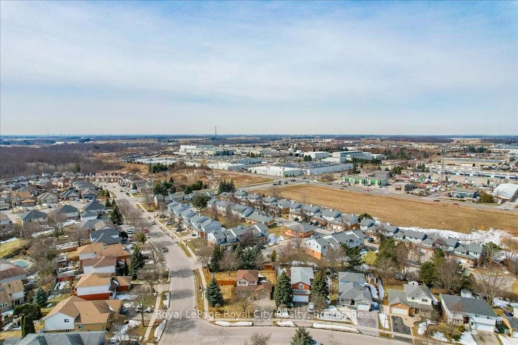 Photo 42 of 97 Thornhill Drive, Guelph, Willow West/Sugarbush/West Acres — HOMEH