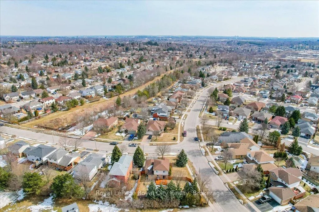 Photo 43 of 97 Thornhill Drive, Guelph, Willow West/Sugarbush/West Acres — HOMEH
