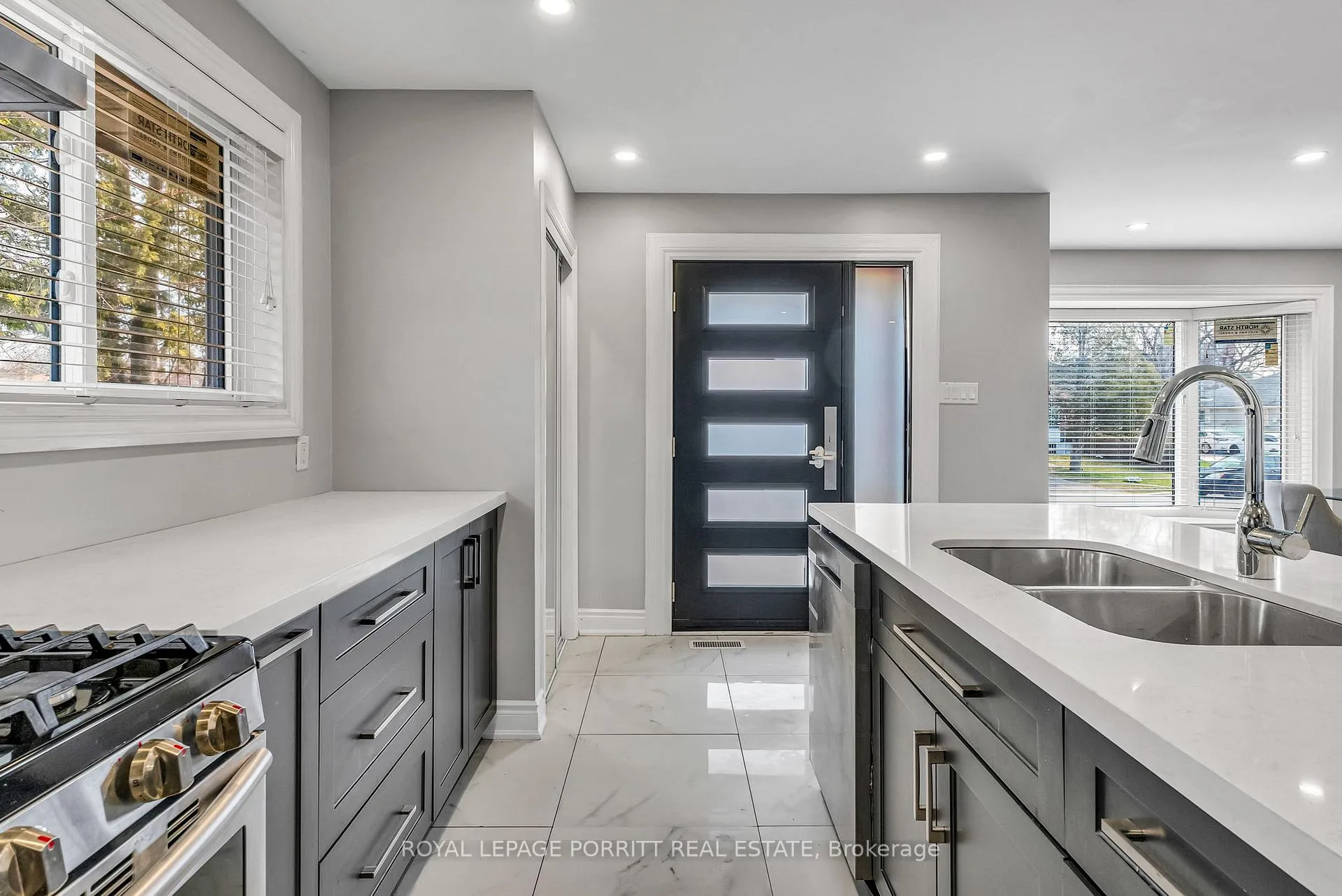 Photo 2 of 14 Albion Crescent, Brampton, Avondale — HOMEH