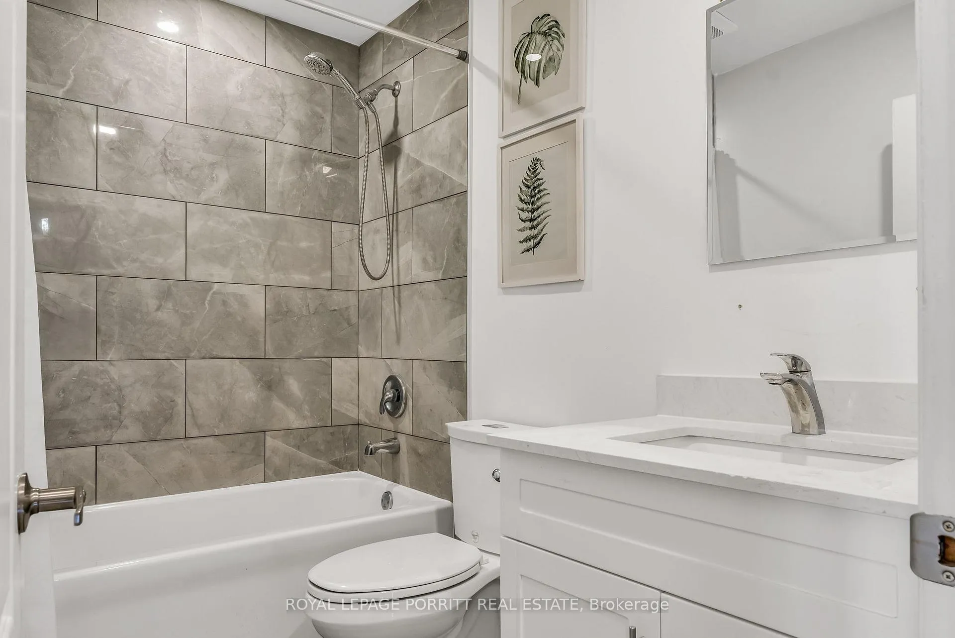 Photo 12 of 14 Albion Crescent, Brampton, Avondale — HOMEH