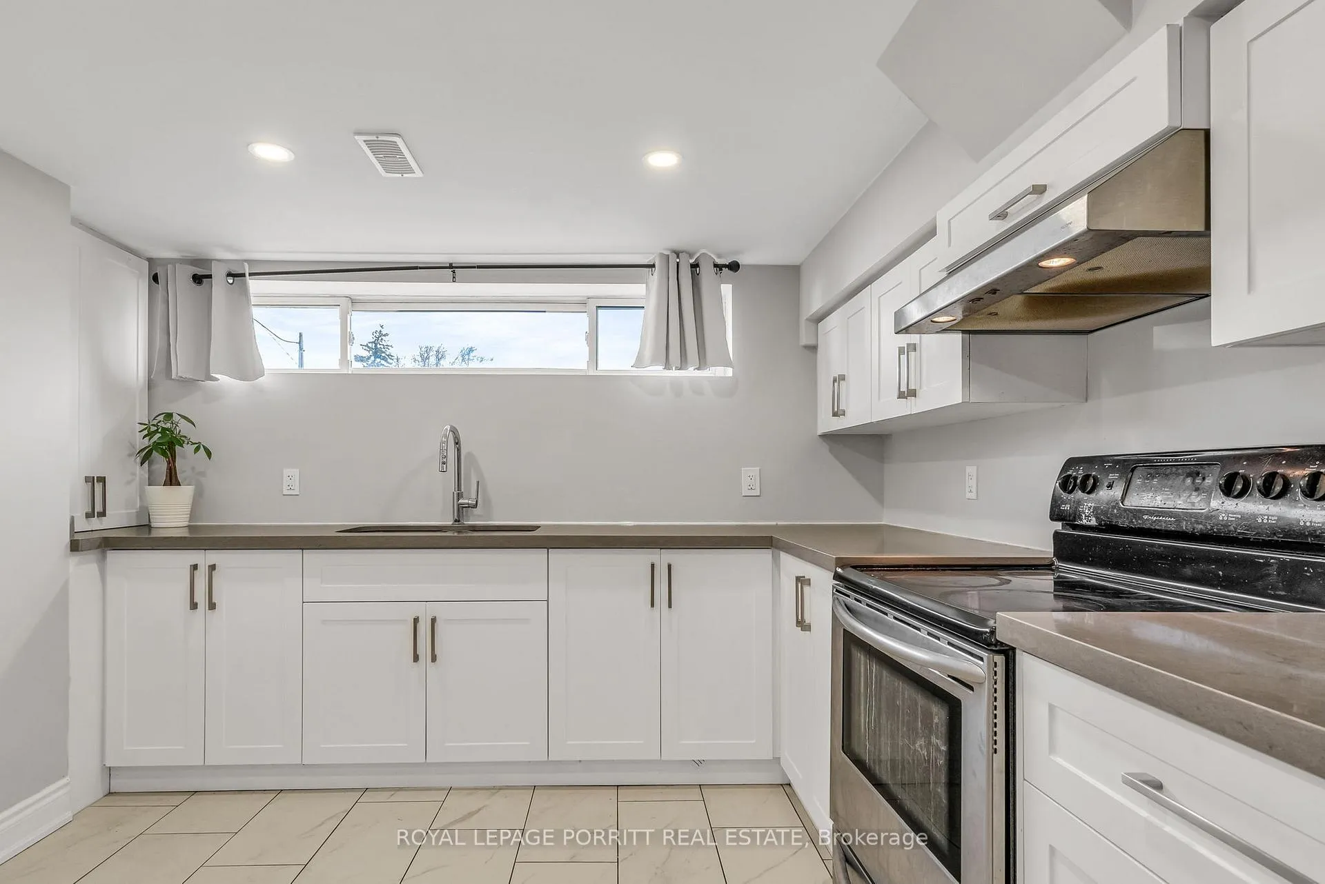 Photo 25 of 14 Albion Crescent, Brampton, Avondale — HOMEH