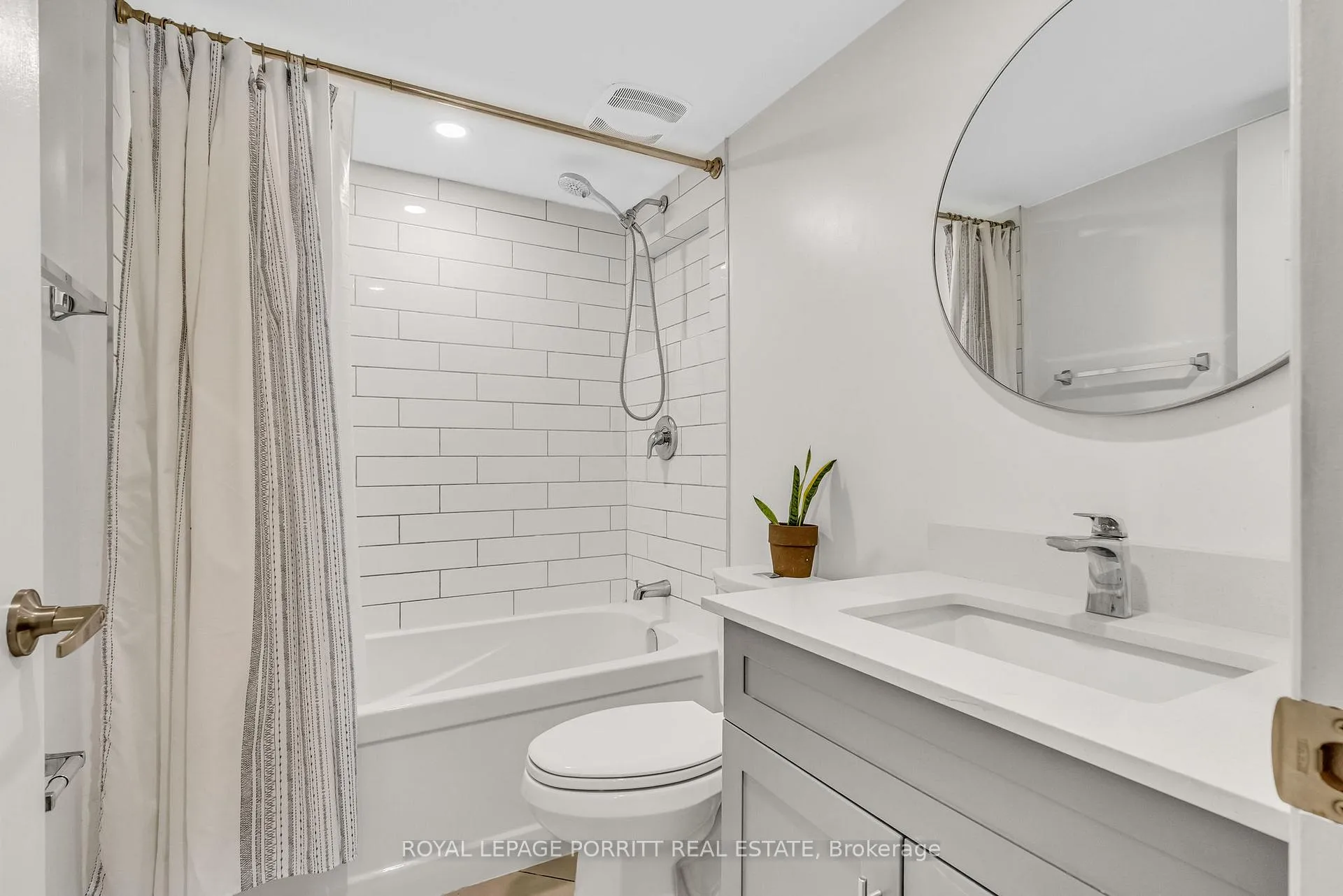 Photo 33 of 14 Albion Crescent, Brampton, Avondale — HOMEH