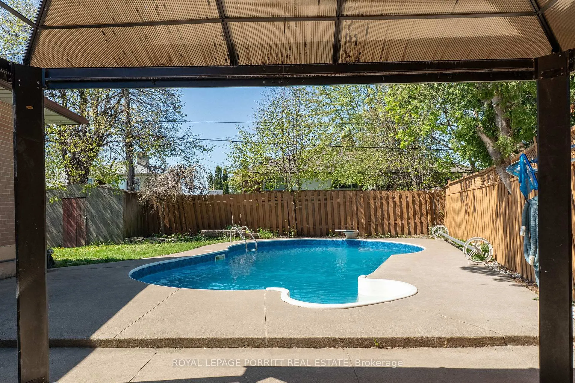 Photo 34 of 14 Albion Crescent, Brampton, Avondale — HOMEH